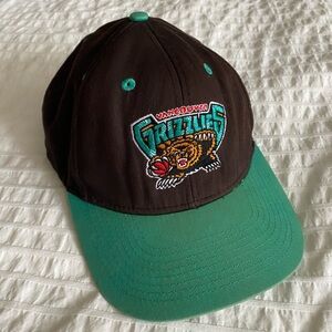 Vancouver Grizzlies Cap with Teal Brim